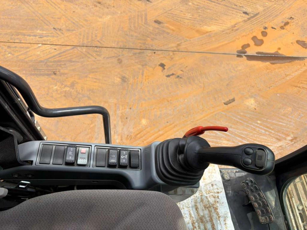 Hitachi ZX210LC-6 Foto 25