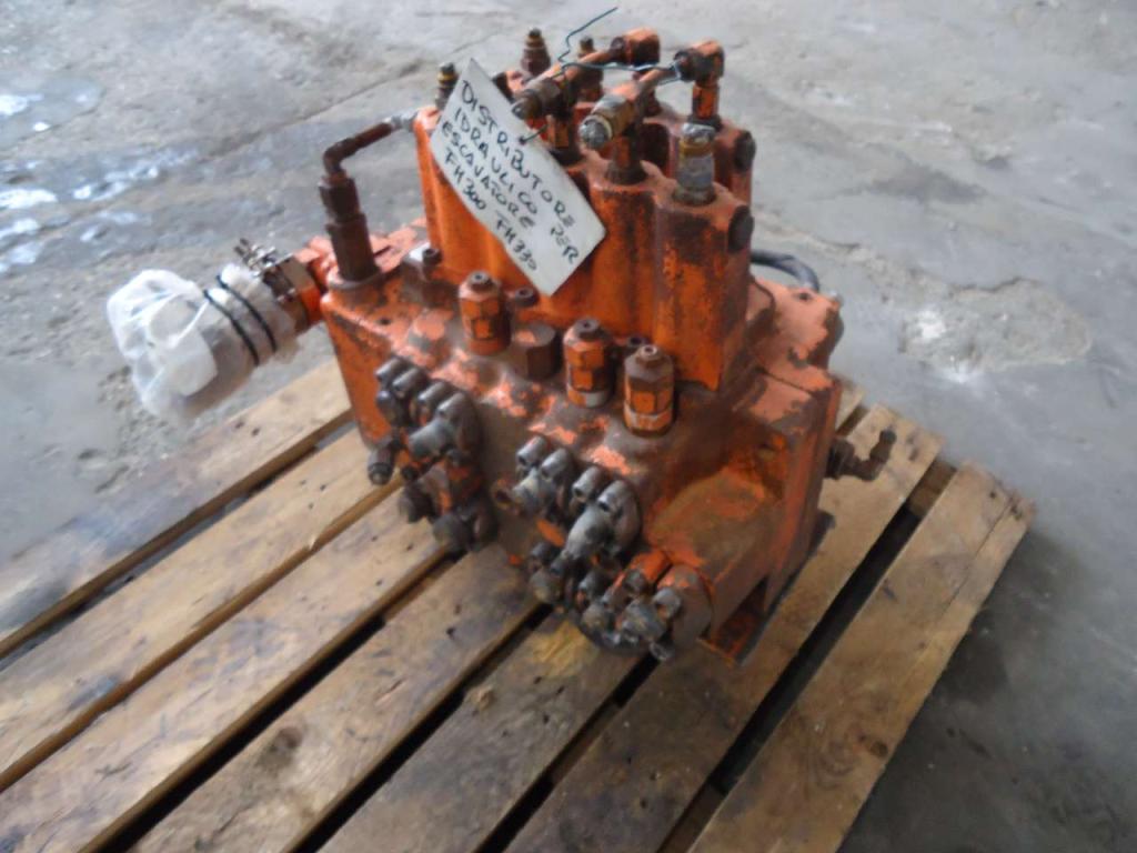 Distribuidor hidraulico para Fiat Hitachi FH300 - FH330 Foto 2