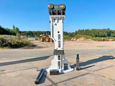 Maxx 3000 hammer / 27-40 Ton / Hydraulic Breaker / Martillo hidráulico vendida por Boss Machinery