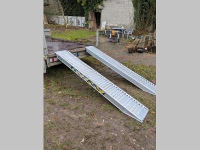 Coppia di rampe in alluminio Lunghezza 3.000 mm - Portata 3.710 kg vendida por Progetto Rampe