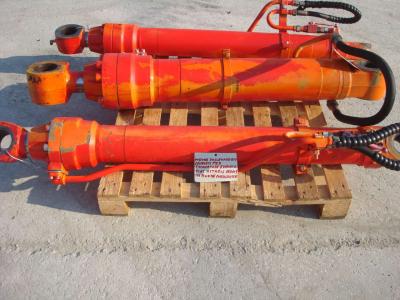 Cilndro de levantamiento para Fiat Hitachi 150W3 vendida por OLM 90 Srl