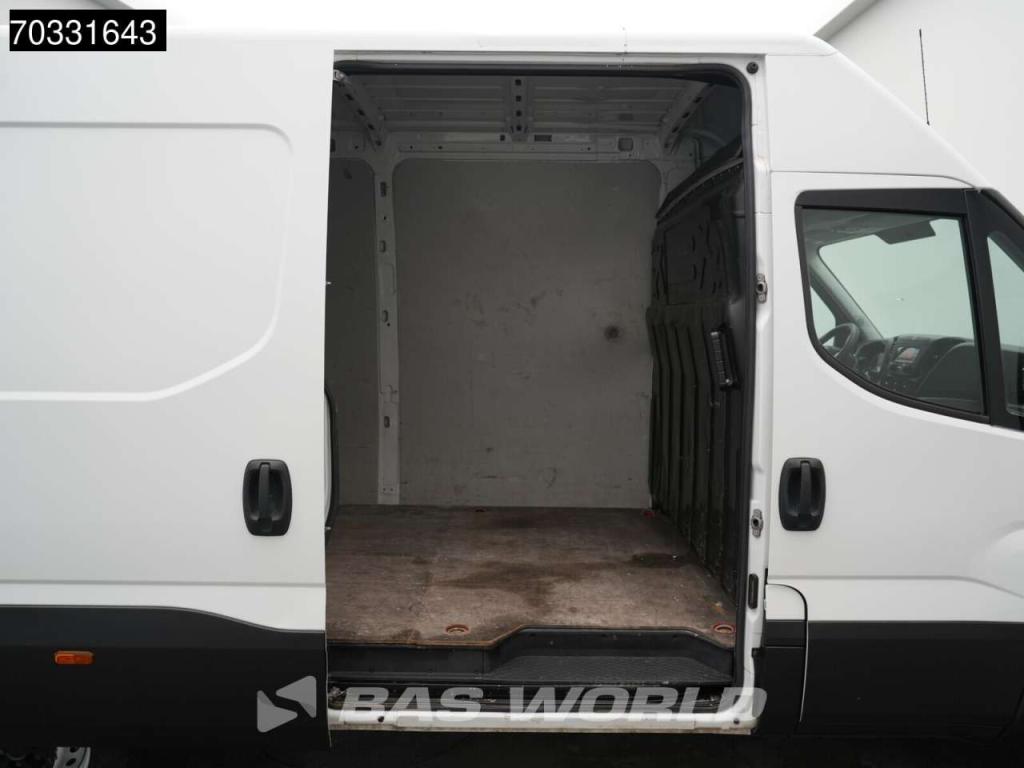 Iveco Daily 35S14 L2H2 Airco Cruise 3500kg trekgewicht 3520L Airco Cruise control Foto 11
