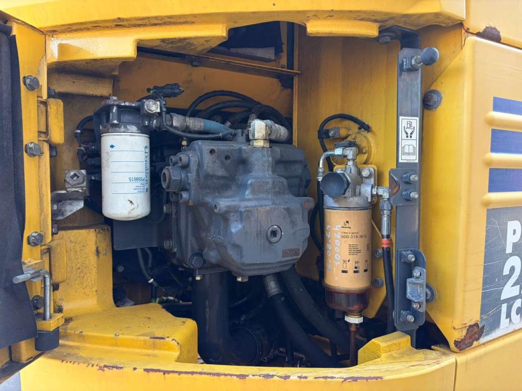Komatsu PC228USLC-8 Foto 29