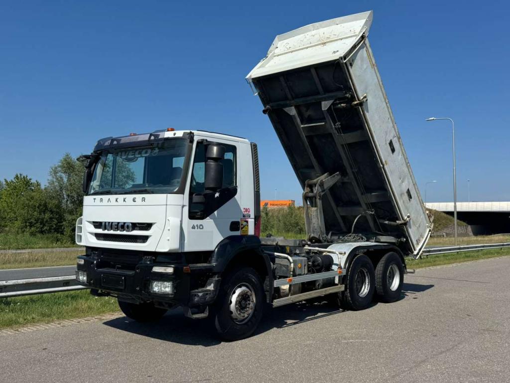 Iveco Trakker 410 6x4 Kipper Foto 1