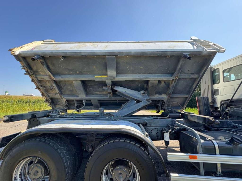 Iveco Trakker 410 6x4 Kipper Foto 15