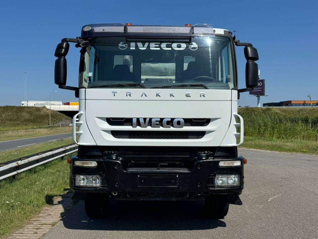 Iveco Trakker 410 6x4 Kipper Foto 8