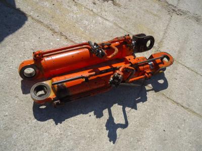 Cilndro de levantamiento para Fiat Hitachi FR160 vendida por OLM 90 Srl