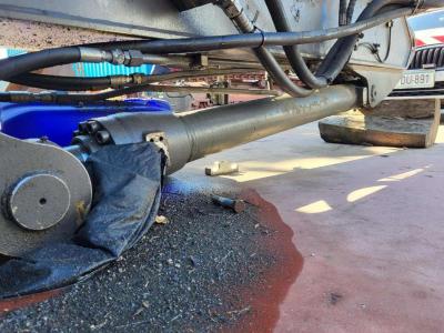 Volvo bucket cylinder 14610685 for Volvo EW160D, EW160E vendida por Balavto