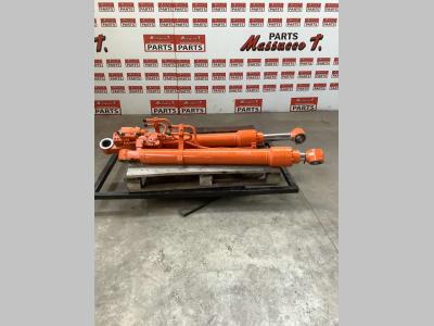 Cilndro de levantamiento para Hitachi ZX135 US-7 vendida por Massucco T. Srl Area Ricambi