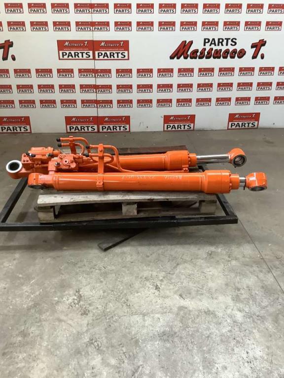 Cilndro de levantamiento para Hitachi ZX135 US-7 Foto 1