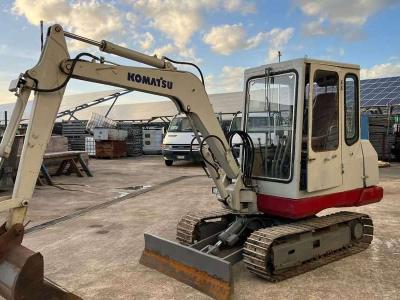 Komatsu PC 30. vendida por Tevi Srl