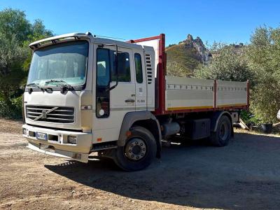 Volvo FL250 vendida por Omeco Spa