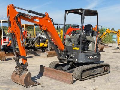 Doosan DX27z vendida por Gruppo Movimento Terra Srl