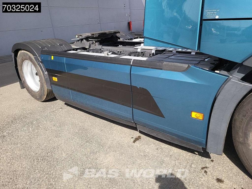 Volvo FM 460 4X2 2x Tanks ADR Standklima ACC Foto 13