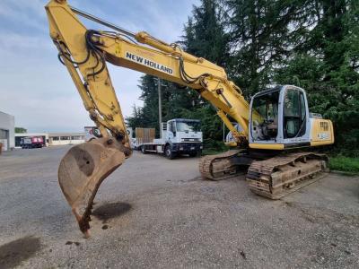 New Holland Kobelco E235 vendida por Nolocom Srl