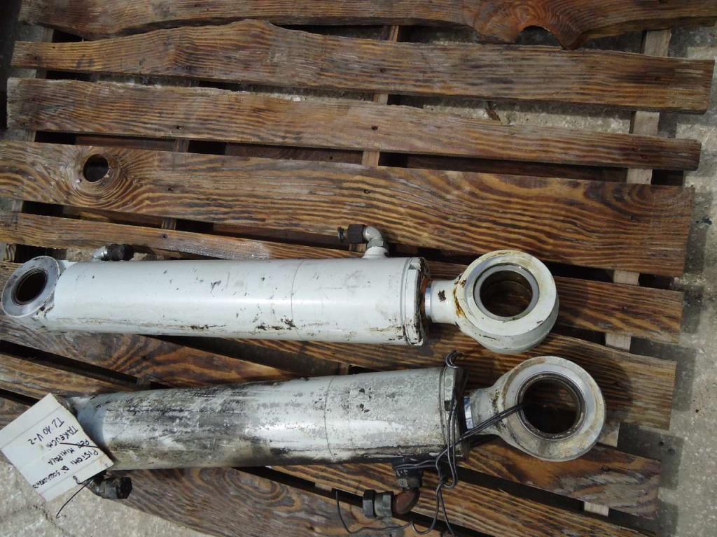 Cilndro de levantamiento para Takeuchi TL10V-2 Foto 3