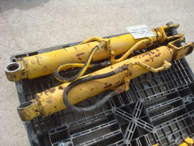 Cilndro de levantamiento para Komatsu D31S vendida por OLM 90 Srl