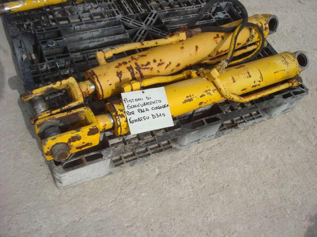 Cilndro de levantamiento para Komatsu D31S Foto 2