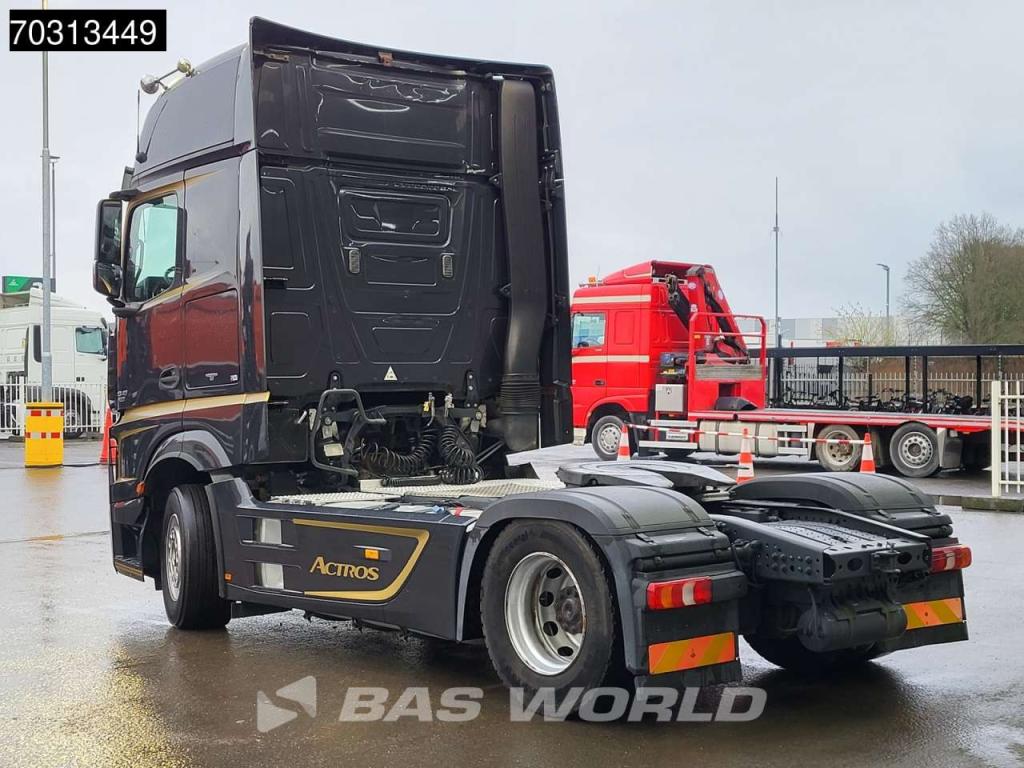 Mercedes-Benz Actros 1848 4X2 GigaSpace Retarder 2xTanks Standklima Foto 2