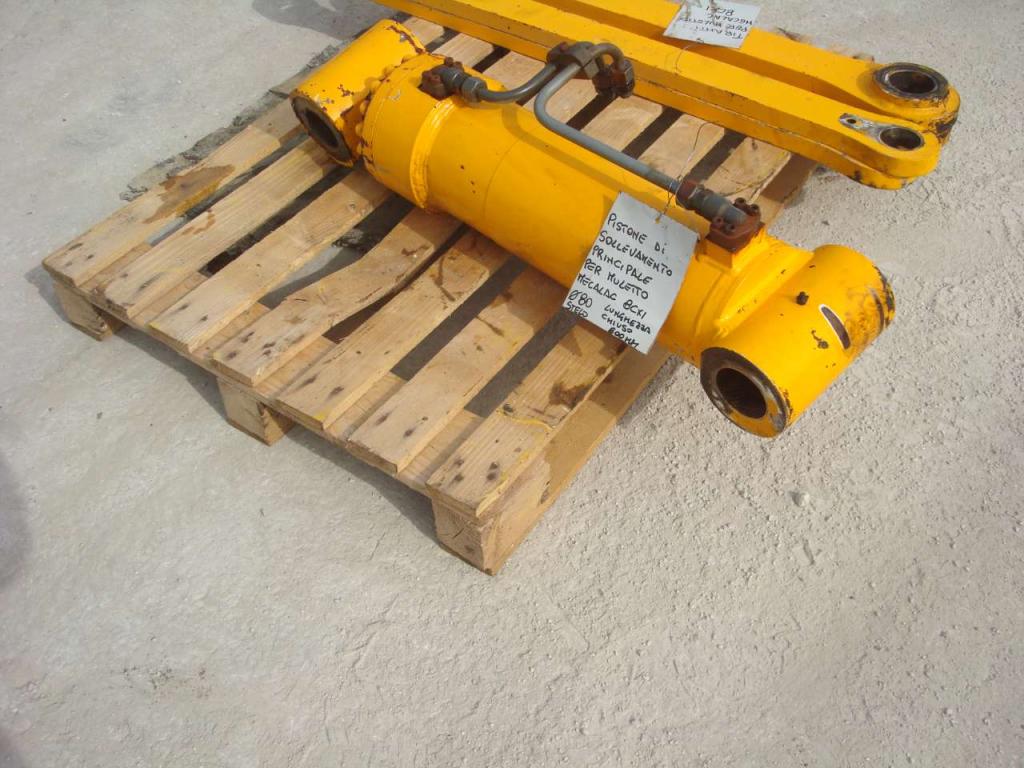 Cilndro de levantamiento para per Muletto Mecalac 8CXI Foto 2