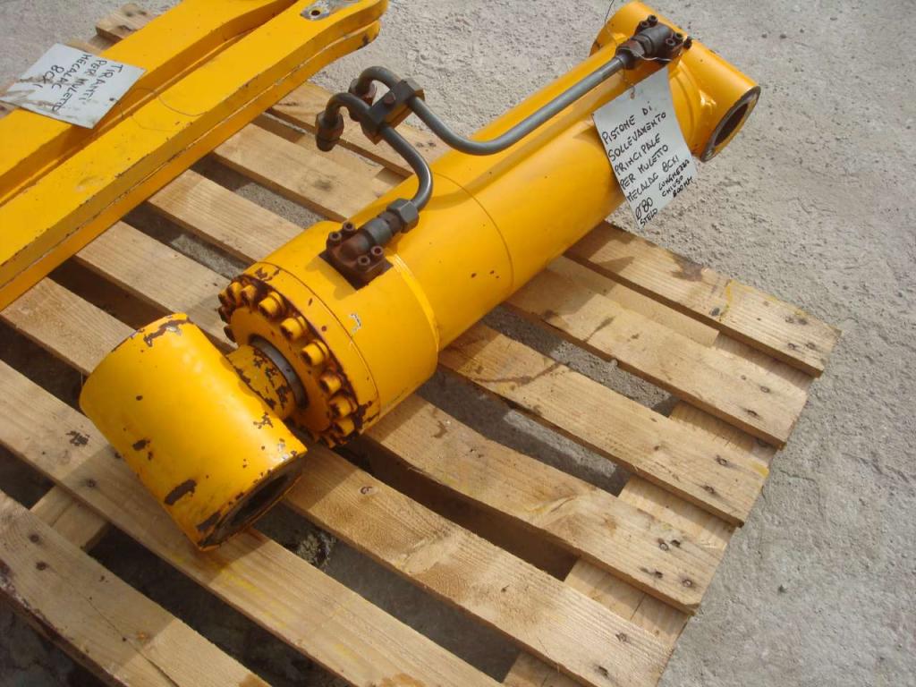 Cilndro de levantamiento para per Muletto Mecalac 8CXI Foto 3