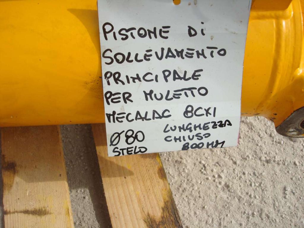Cilndro de levantamiento para per Muletto Mecalac 8CXI Foto 4