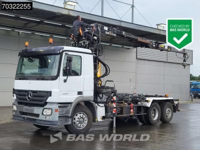 Mercedes-Benz Actros 2541 6X2 Jonsered J1142Z80A Crane + 20 tons hooklift Lift-axle Full Air  Euro 3 vendida por BAS World B.V.