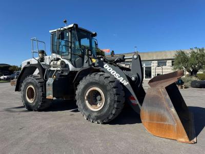 Doosan DL 300-3 Foto 1