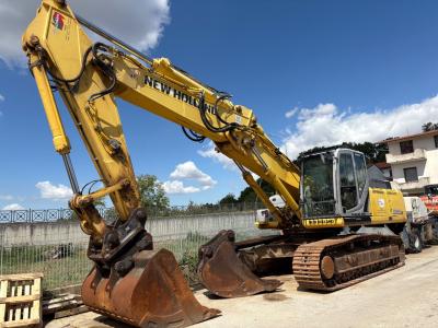 New Holland E385B Foto 1