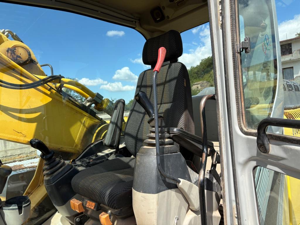 New Holland E385B Foto 6