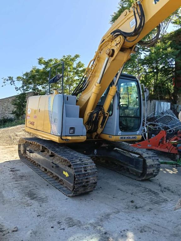 New Holland E145 Foto 4