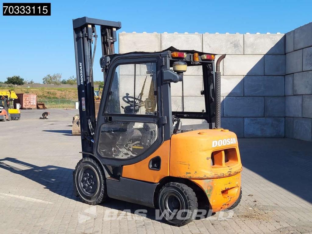 Doosan D25S -5 MISSING Engine & Seat Foto 3