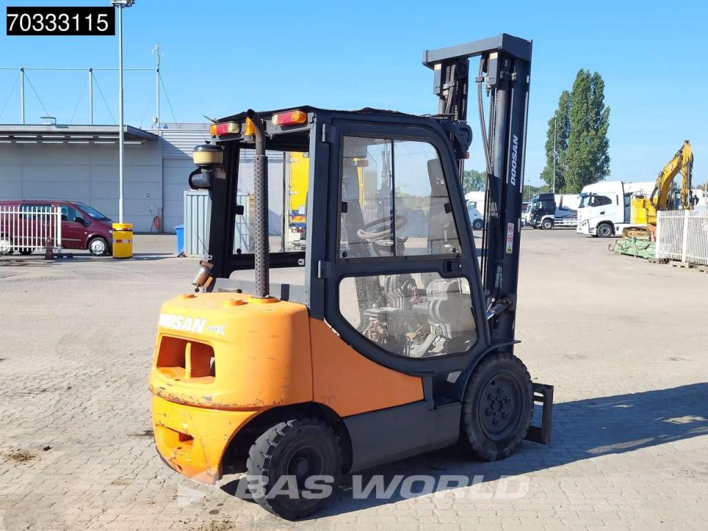 Doosan D25S -5 MISSING Engine & Seat Foto 6