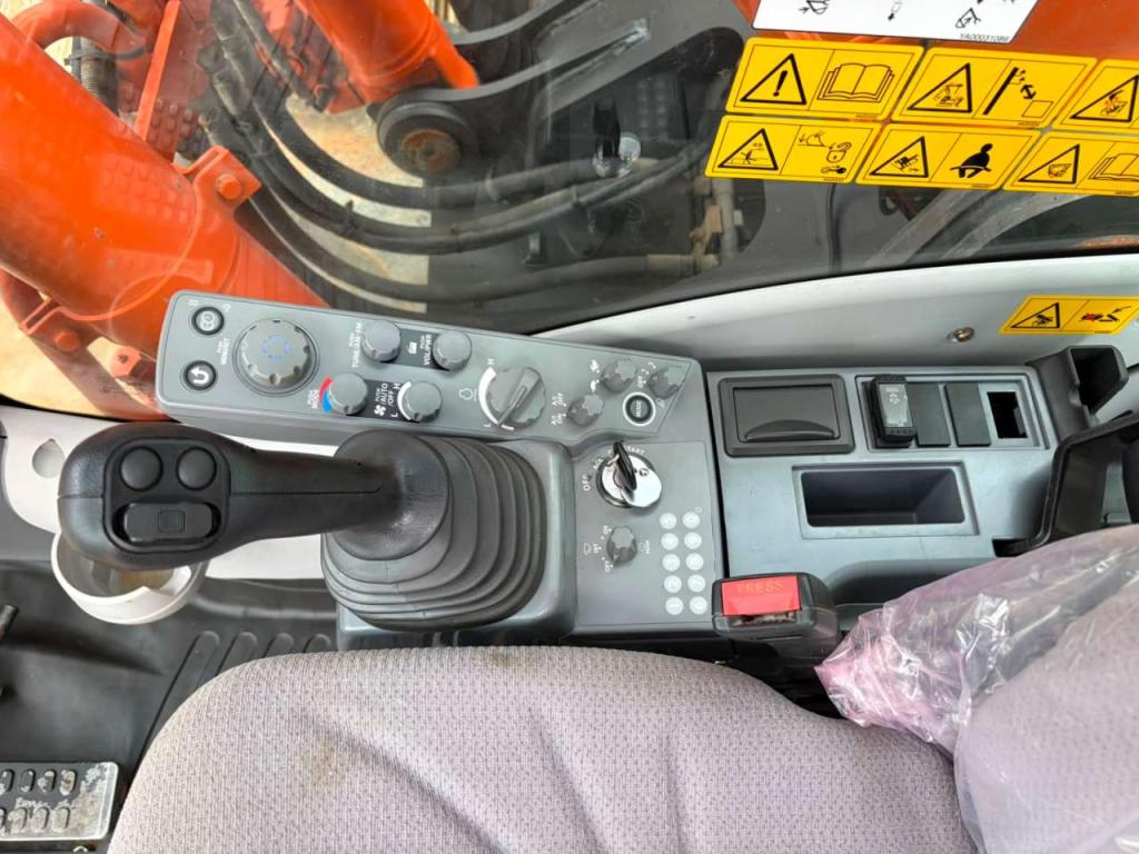 Hitachi ZX300LCN-6 Foto 23