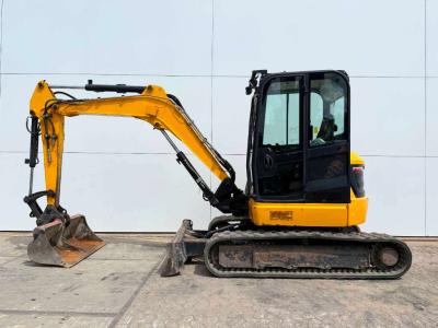 JCB 48Z-1 - Hammer Lines / Quick Coupler vendida por Boss Machinery