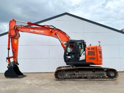 Hitachi ZX 225 US LC-5 B - Automatic Greasing / Camera vendida por Boss Machinery