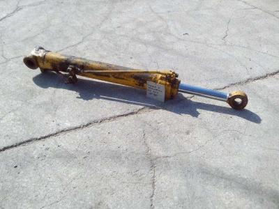 Cilndro de levantamiento para Caterpillar 920 vendida por OLM 90 Srl