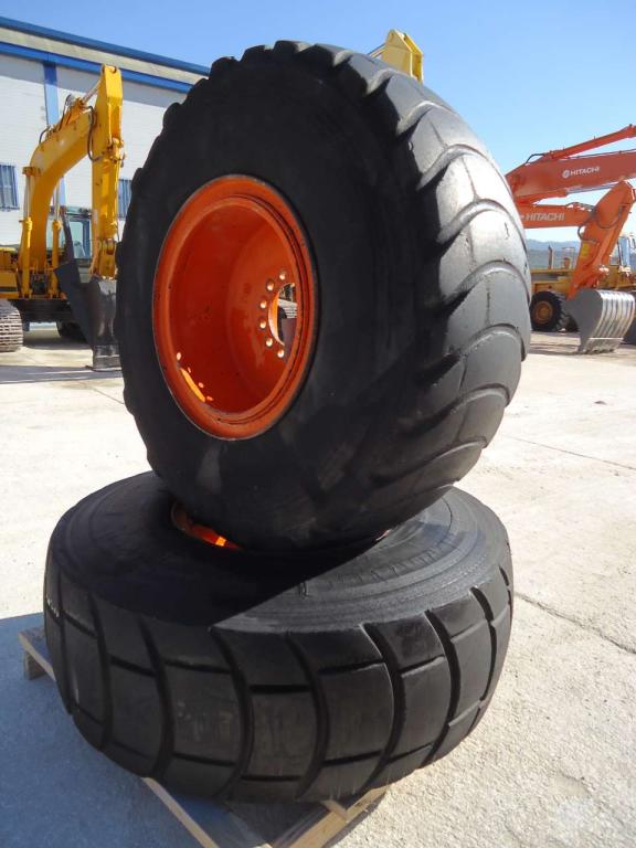 Neumático con llantas para Fiat Hitachi W130 Foto 3