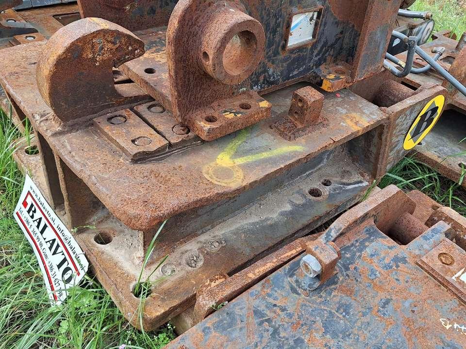 S3 for 35-43 ton excavators Attachment plate Foto 1