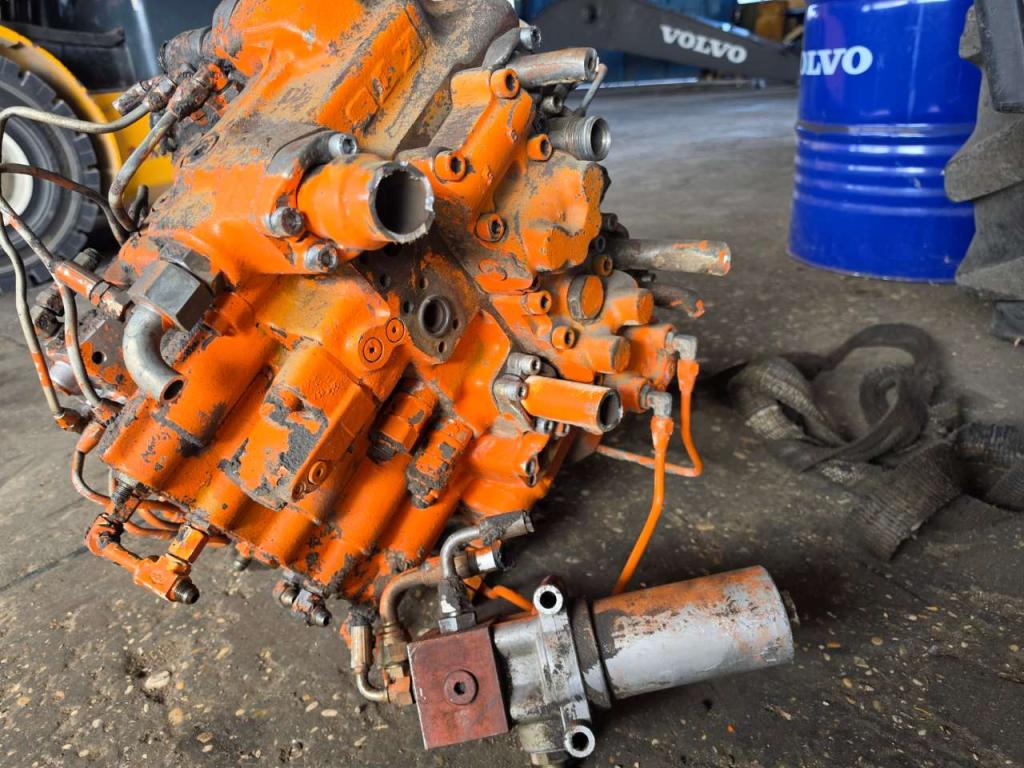 Fiat Hitachi EX215 Foto 4