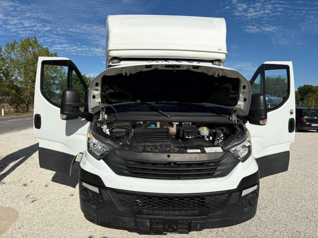Iveco DAILY 35C14 furgonato con sponda EURO 6 Foto 4
