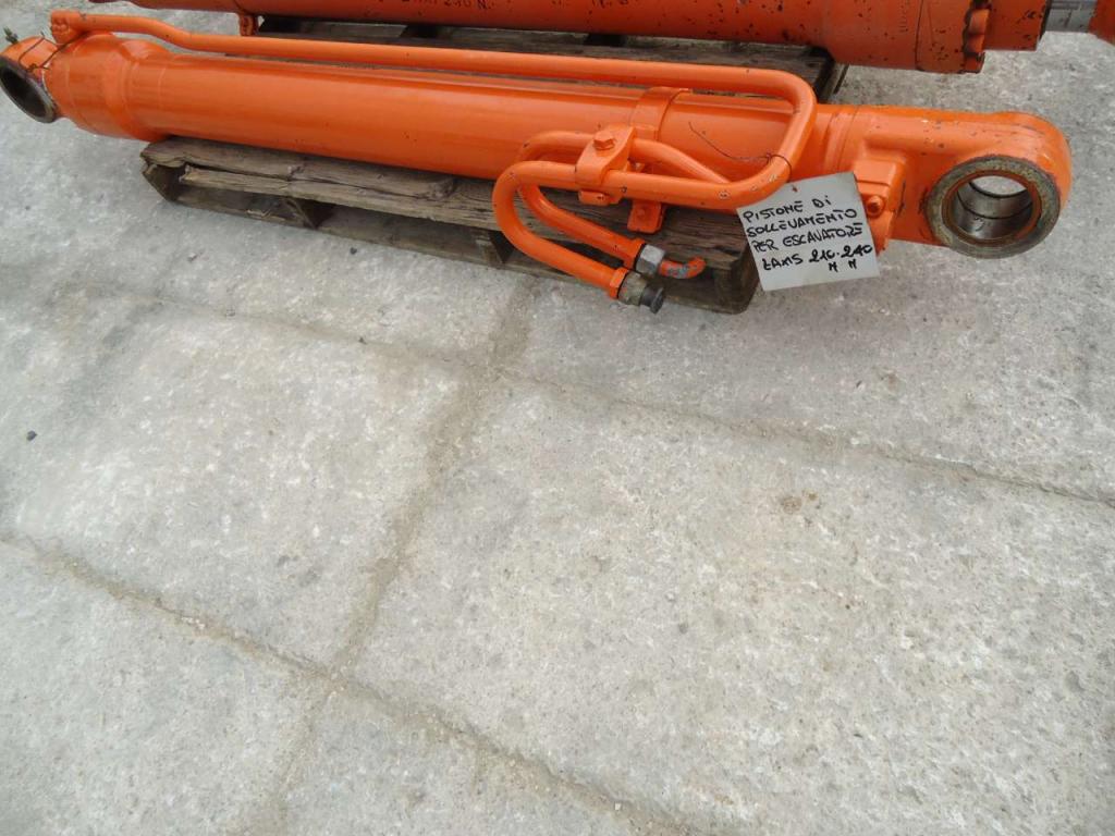 Cilndro de levantamiento para Hitachi ZAXIS 210N-240N Foto 3