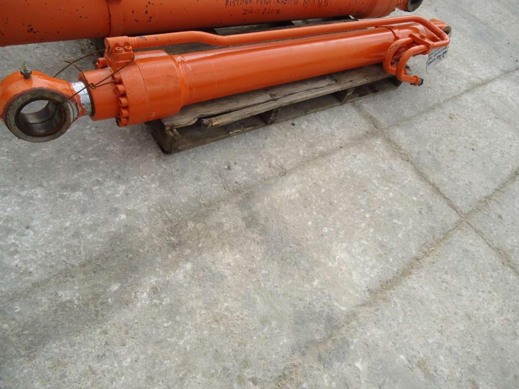Cilndro de levantamiento para Hitachi ZAXIS 210N-240N Foto 4