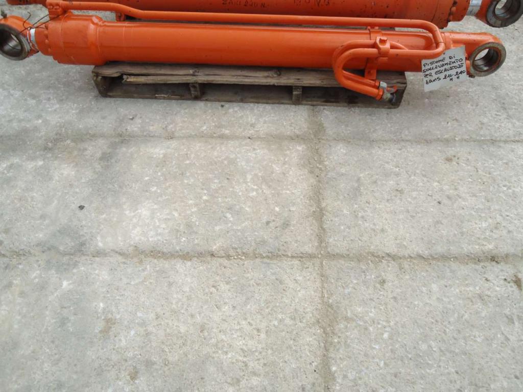 Cilndro de levantamiento para Hitachi ZAXIS 210N-240N Foto 5