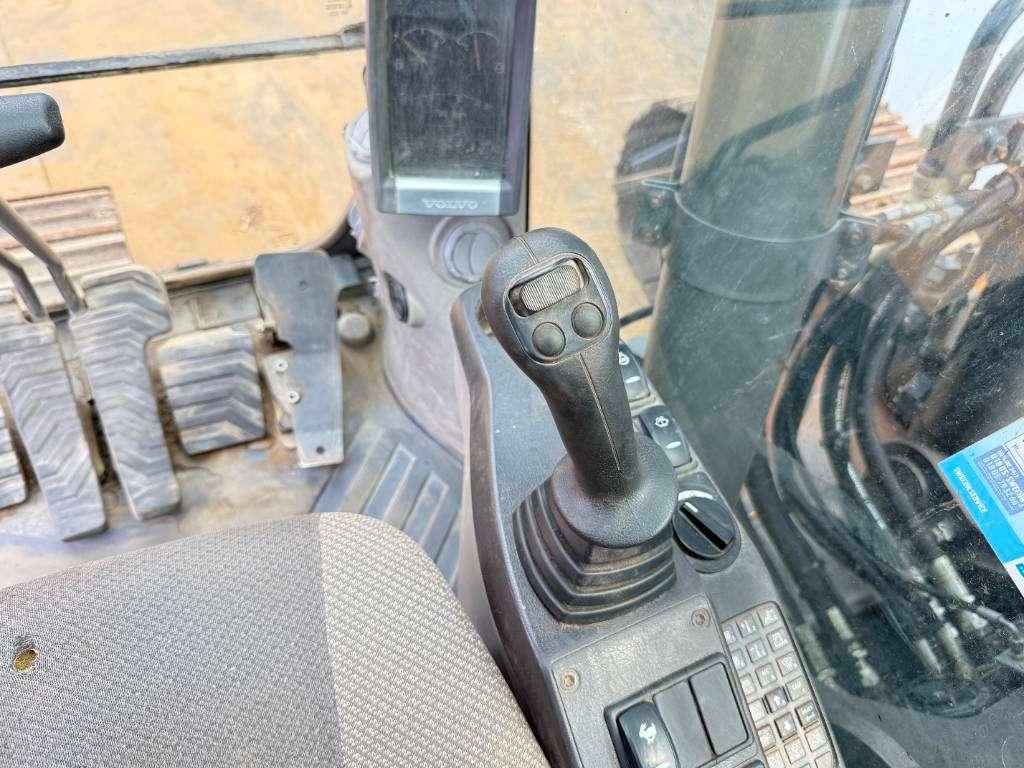Volvo EC250DL - Hammer Lines / Automatic Greasing Foto 11