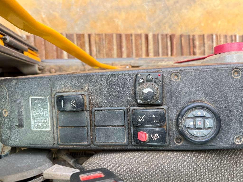 Volvo EC250DL - Hammer Lines / Automatic Greasing Foto 12