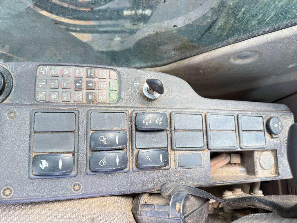 Volvo EC250DL - Hammer Lines / Automatic Greasing Foto 13