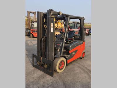 Linde E30L-01 vendida por Uni.Trucks Srl