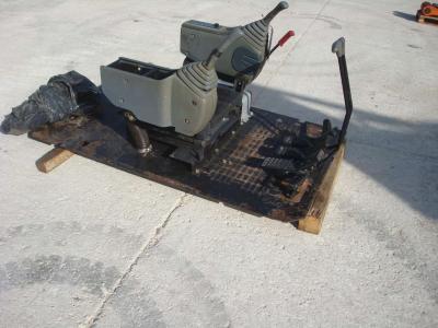 Subcabina con servomandos para Fiat Hitachi EX 215 vendida por OLM 90 Srl
