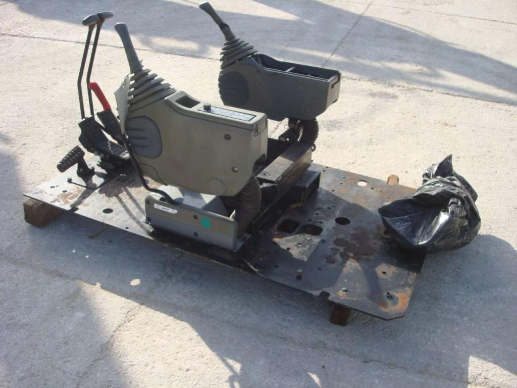 Subcabina con servomandos para Fiat Hitachi EX 215 Foto 3